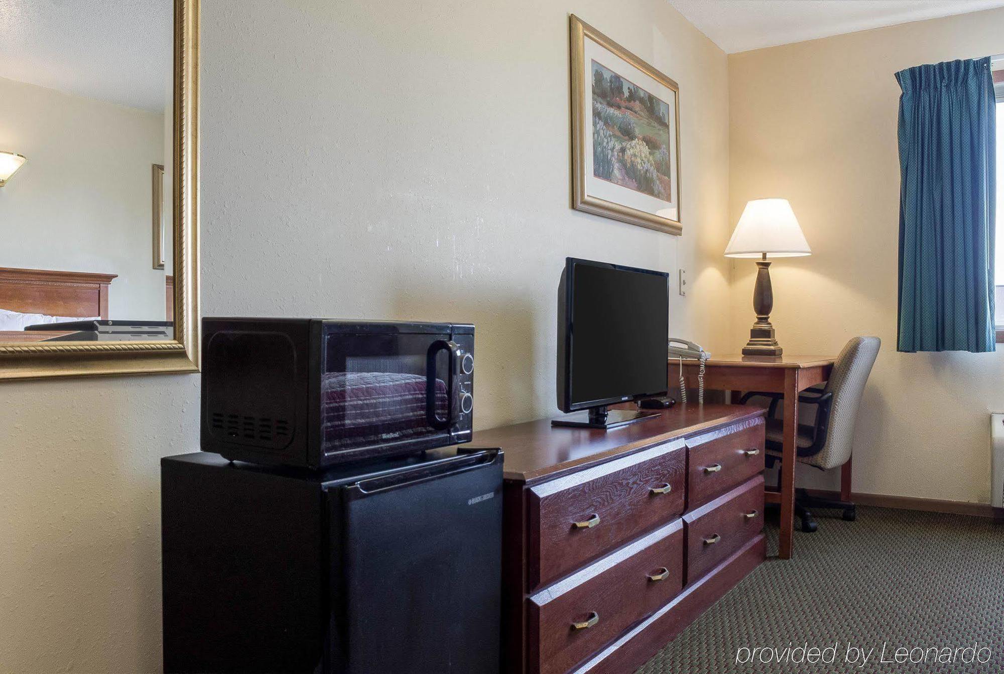 Rodeway Inn West Fargo Extérieur photo