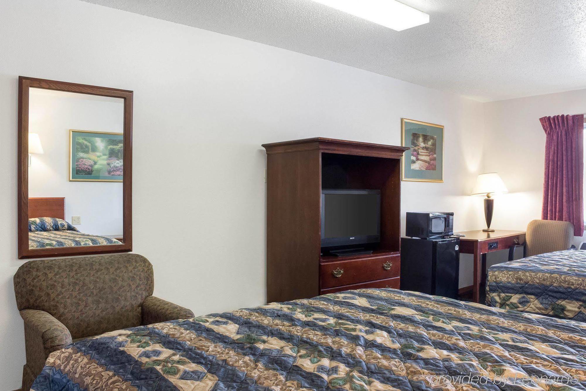 Rodeway Inn West Fargo Extérieur photo